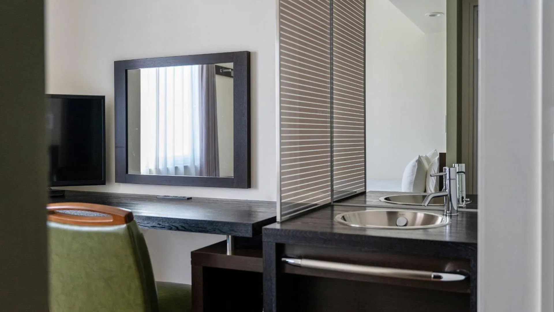 Hotel Vista Ebina 3*,